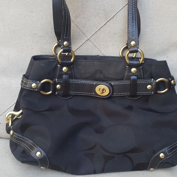 Lightly used black logo coagh purse - Picture 1 of 4